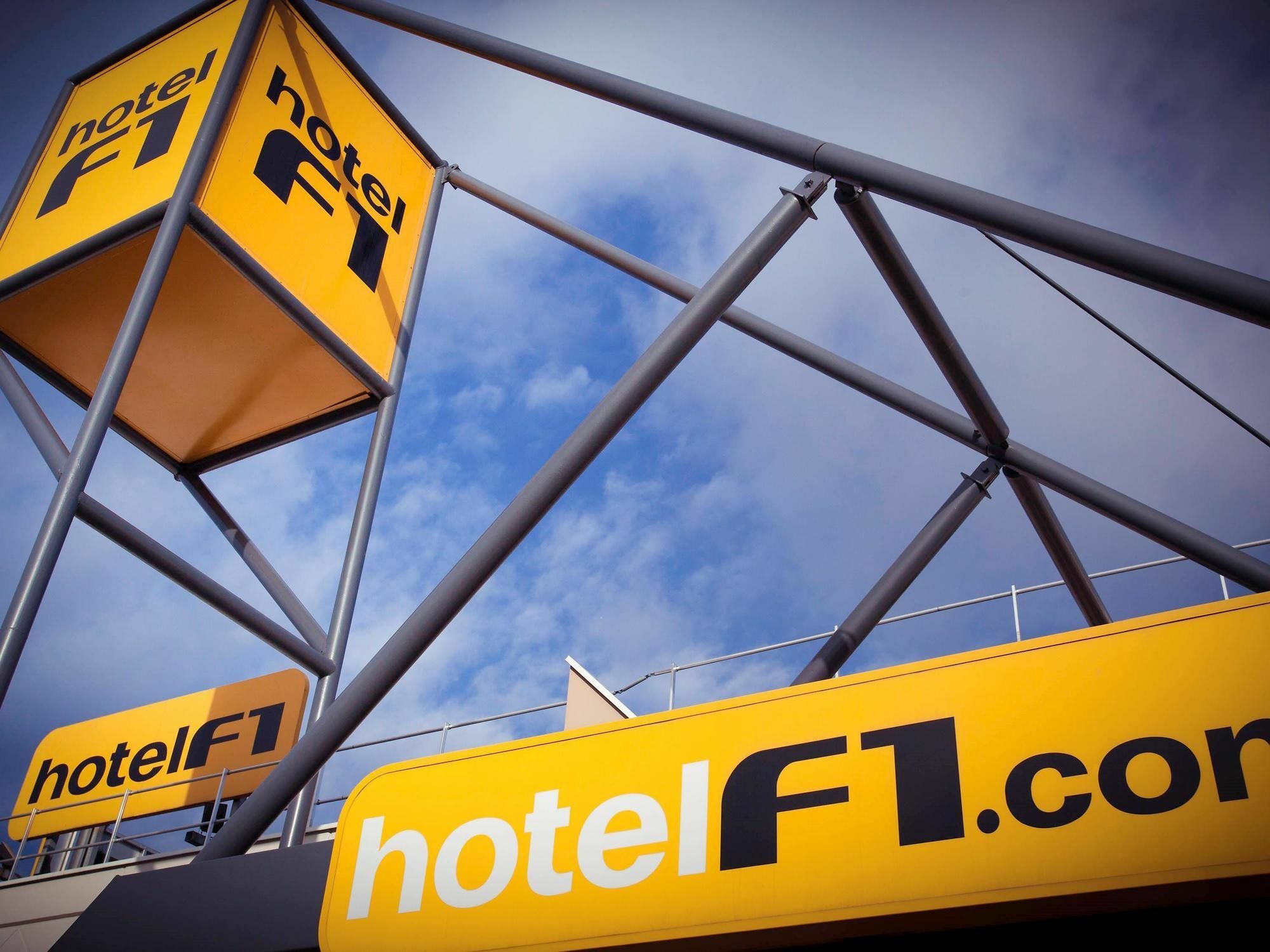 Hotelf1 Saint Witz A1 Hotel Bagian luar foto